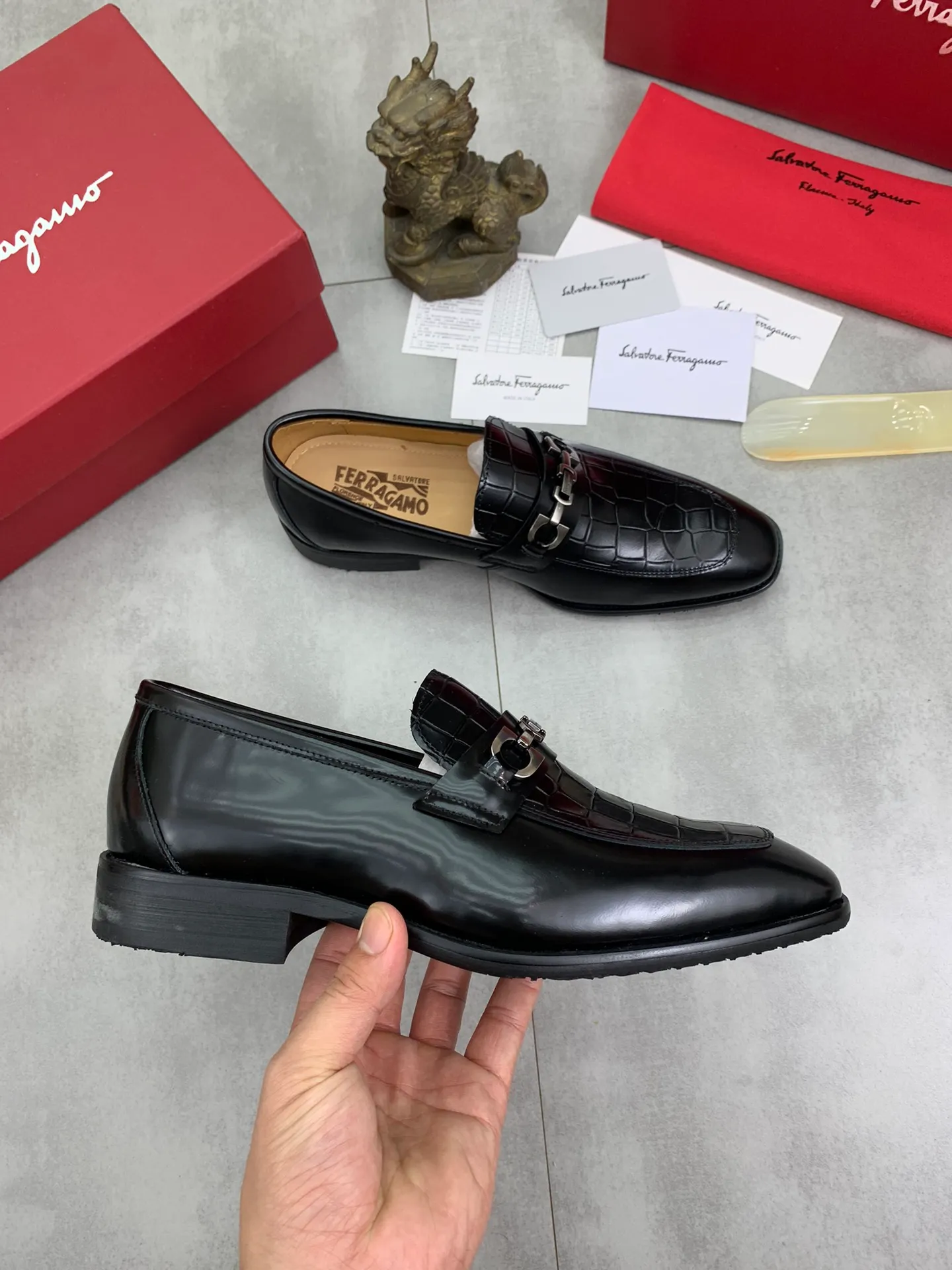 Men's Men's Shoes 💰P460💰[New Style] Water-dyed Niuli 🆘[Salvatore Ferragamo] Ferragamo's latest casual business leather shoes for men! Available at counters simultaneously! The fabric is made of specially imported original pebbled calfskin, and the lining is made of imported water-dyed cowhide. It is absolutely luxurious and leads the fashion trend. Matching code: 38-45 (46 can be customized) multiple colors available